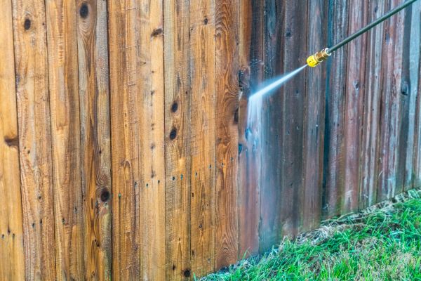 Fence Washing in Hixson