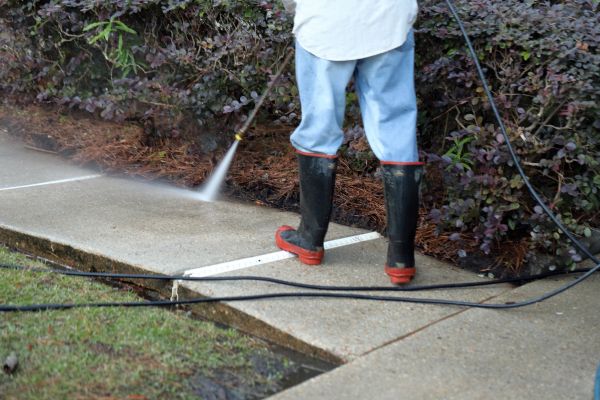 Sidewalk Washing in Hixson