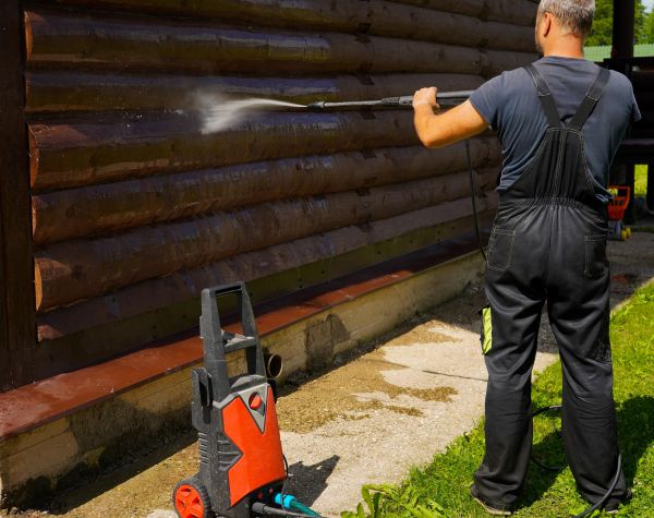 Log Home Pressure Washing in Hixson