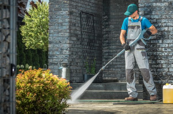 Outside House Cleaning in Hixson