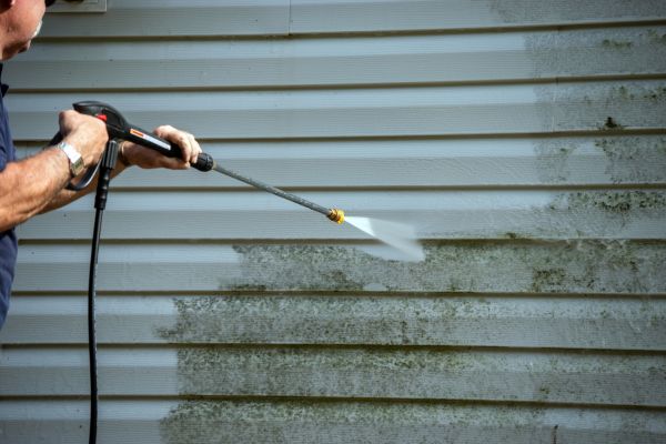 Vinyl Siding Power Washing in Hixson