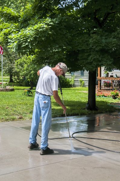 Driveway Concrete Cleaning in Hixson