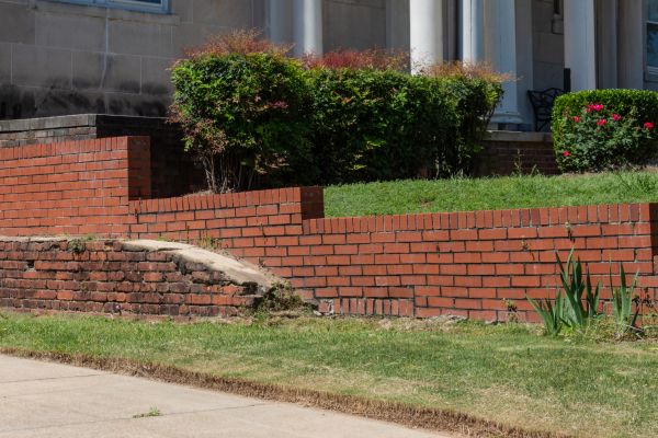 Retaining Wall Cleaning in Hixson