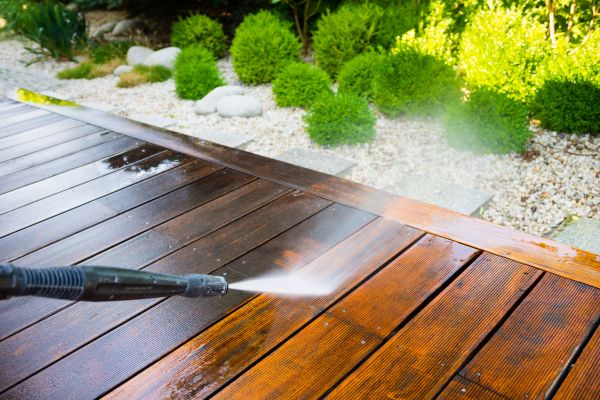 Deck Cleaning in Hixson